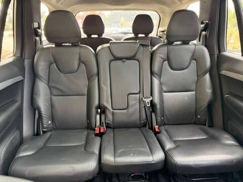 2017 Volvo XC90 T6 Momentum