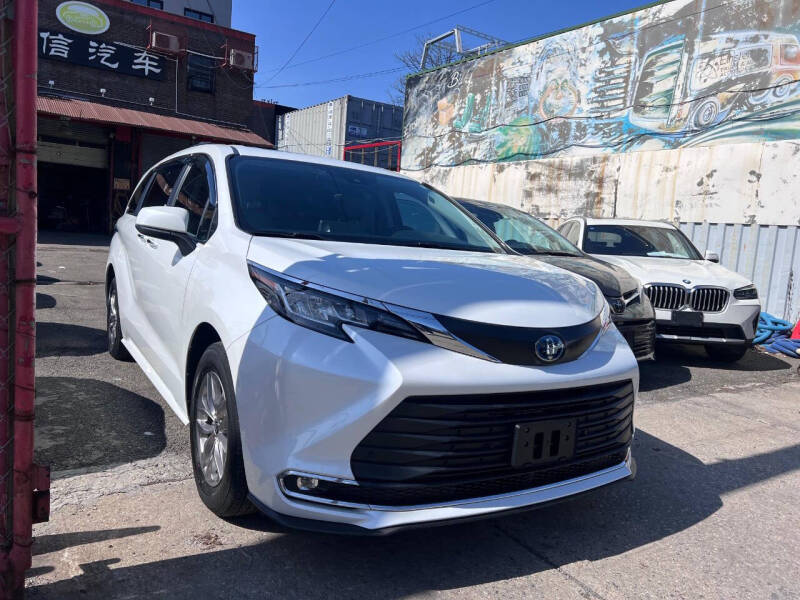 2022 Toyota Sienna XLE 7-Passenger