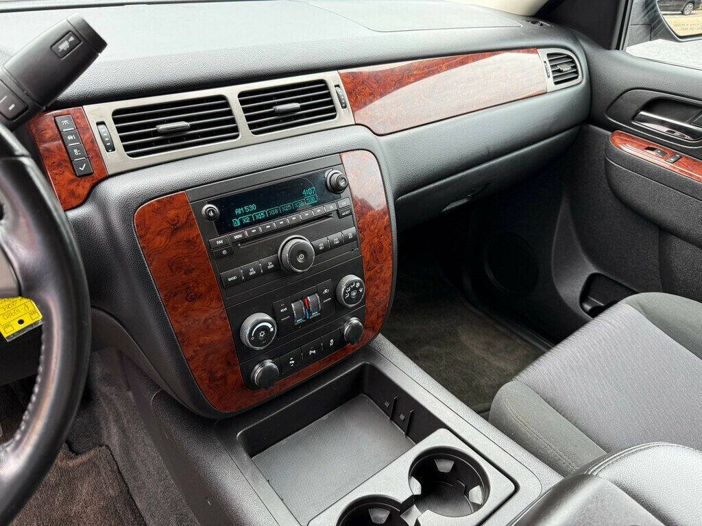 2014 Chevrolet Suburban 29