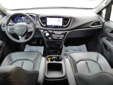 2025 Chrysler Pacifica Select