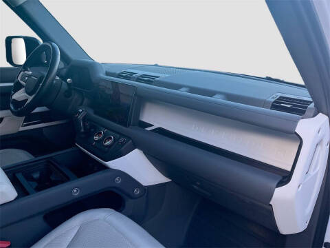 2023 Land Rover Defender 130 SE