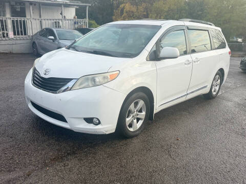 2013 Toyota Sienna XLE 8-Passenger