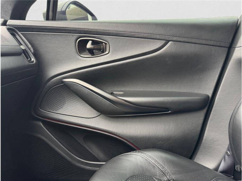 2021 Aston Martin DBX