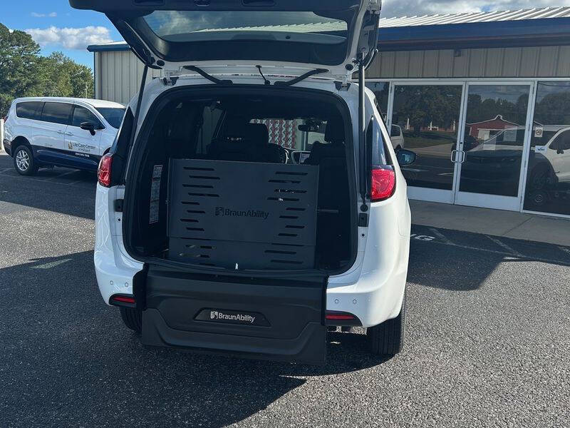 2025 Chrysler Voyager LX