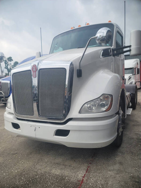 2015 Kenworth T-680 Day Cab