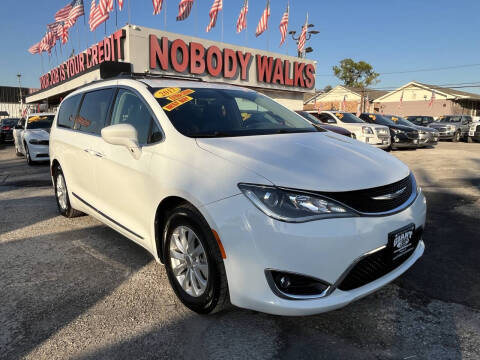 2017 Chrysler Pacifica Touring Plus
