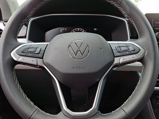 2025 Volkswagen Taos SE 4Motion