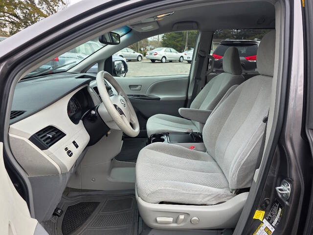 2011 Toyota Sienna LE 8-Passenger