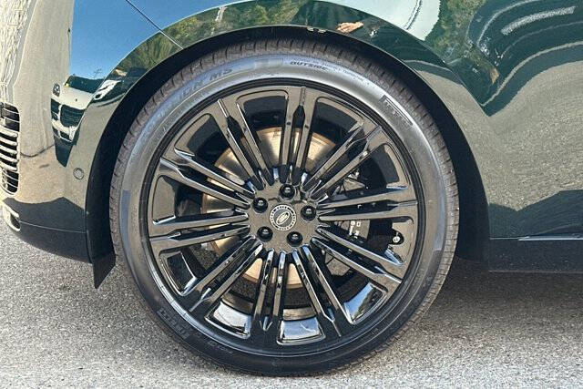 2025 Land Rover Range Rover P615 SV