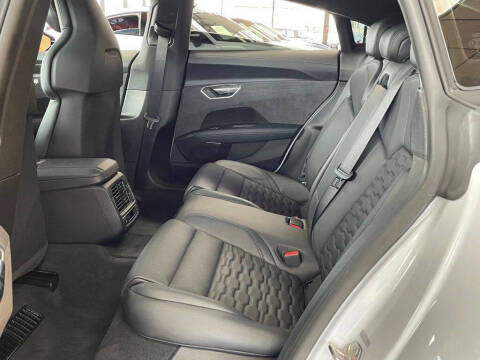 2023 Audi e-tron GT quattro Premium Plus