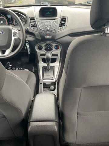 2015 Ford Fiesta SE