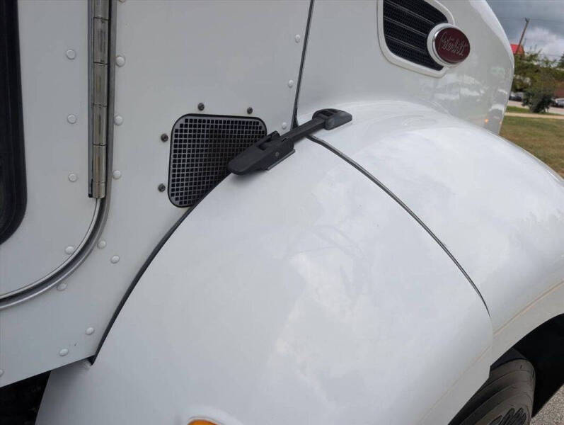 2007 Peterbilt 335