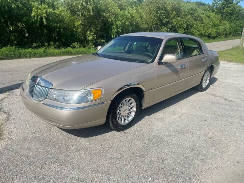 1998 Lincoln Town Car for sale at A4dable Rides LLC in Haines City FL