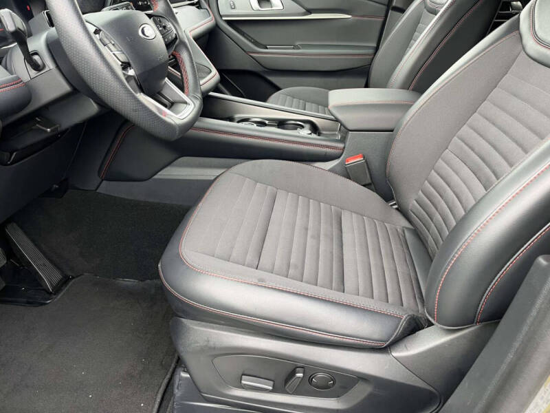 2025 Ford Explorer ST-Line