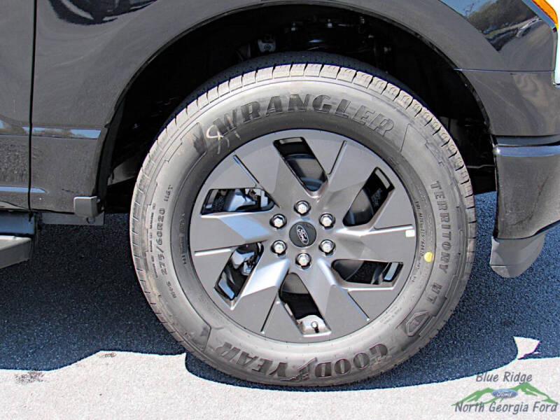 2025 Ford F-150 Lightning Flash