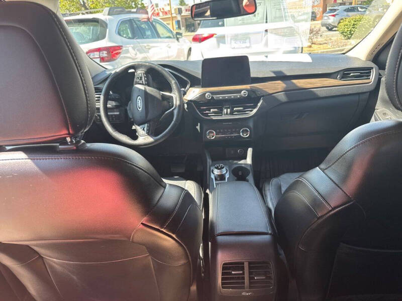 2020 Ford Escape Titanium