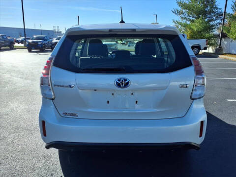 2017 Toyota Prius v Three