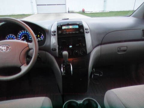 2010 Toyota Sienna LE 7-Passenger
