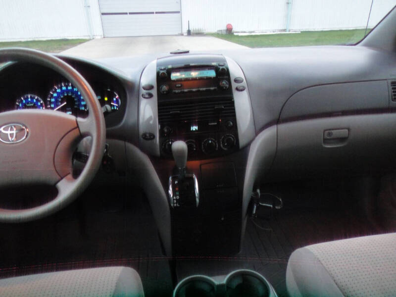 2010 Toyota Sienna LE 7-Passenger