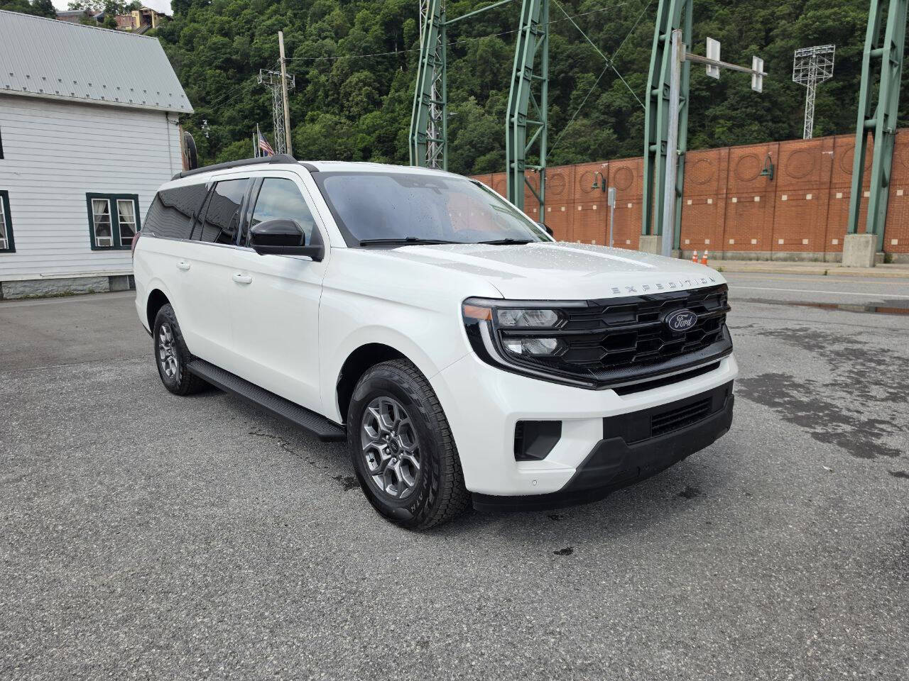 White 2025 Ford Expedition MAX Active 4x4 Active 4dr SUV 1