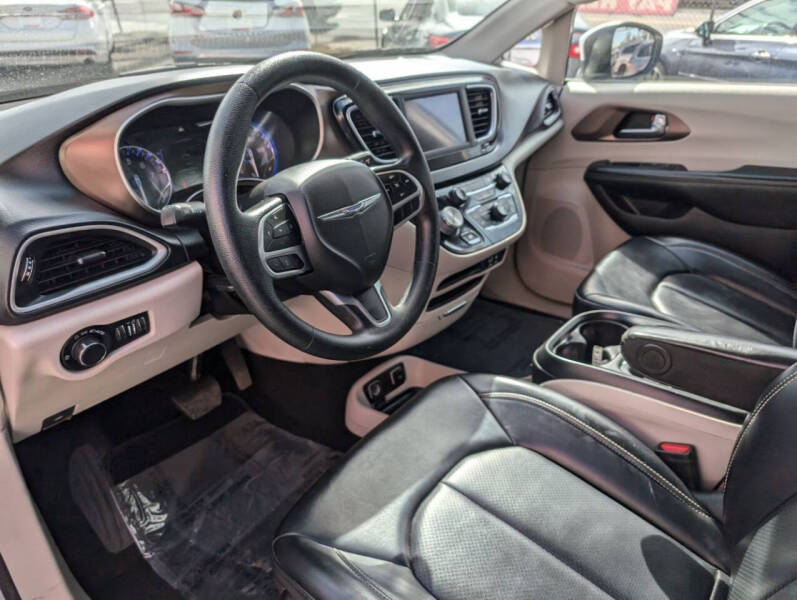 2020 Chrysler Voyager LXi