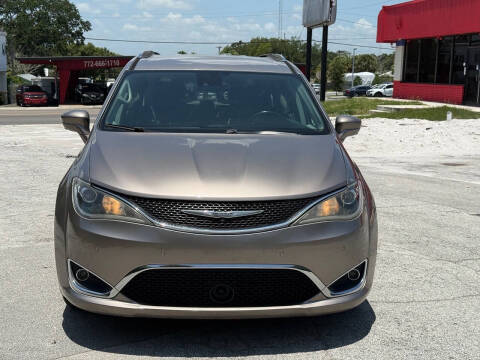 2017 Chrysler Pacifica Touring-L Plus