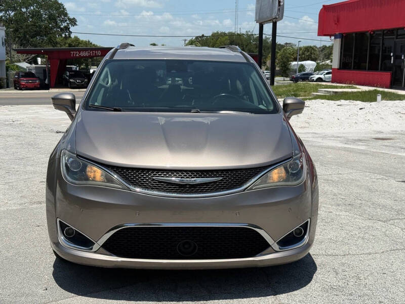 2017 Chrysler Pacifica Touring-L Plus