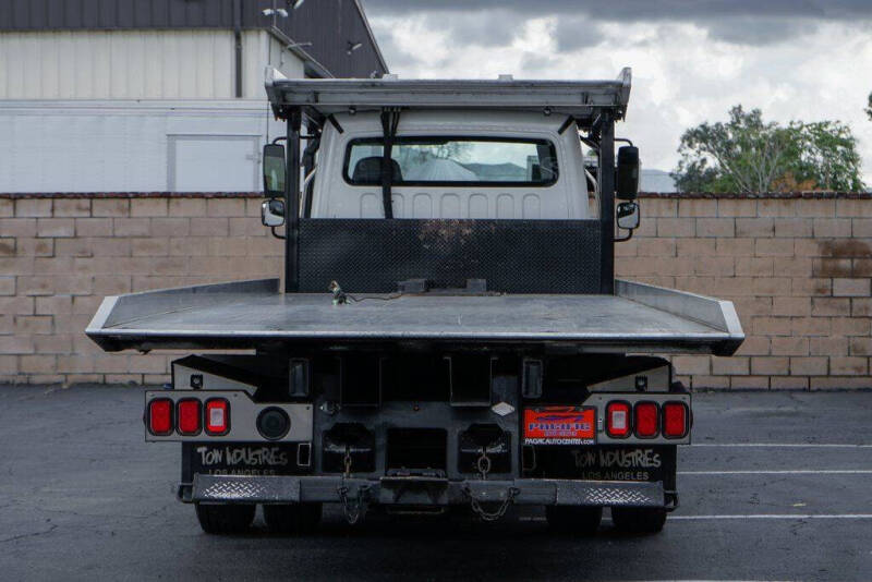 2023 Freightliner M2 106