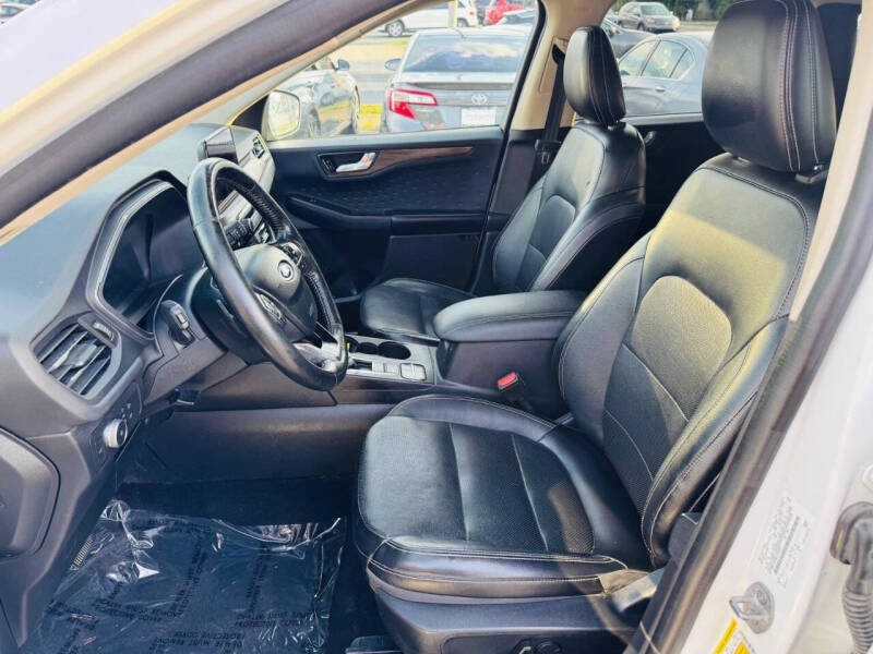 2020 Ford Escape Titanium