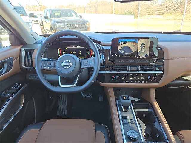 2025 Nissan Pathfinder Platinum