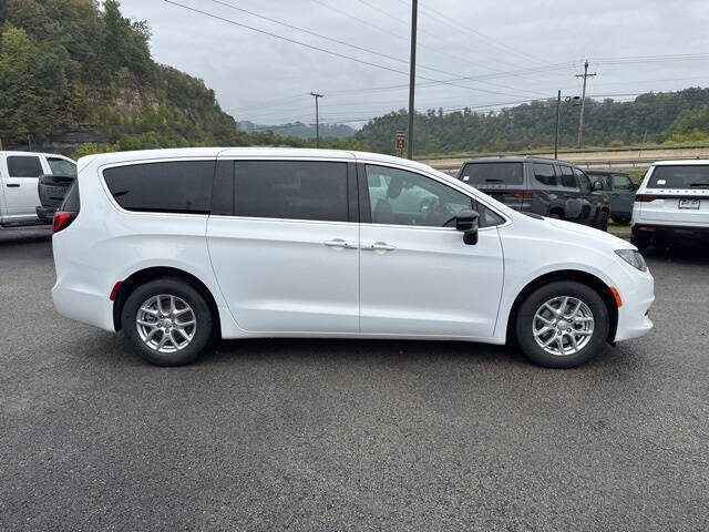 2026 Chrysler Voyager LX