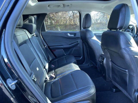 2022 Ford Escape Hybrid Titanium