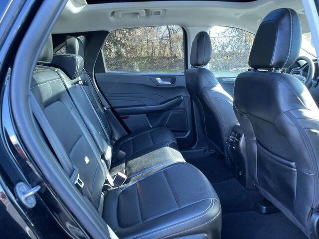 2022 Ford Escape Hybrid Titanium