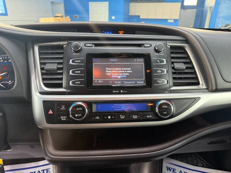 2014 Toyota Highlander LE