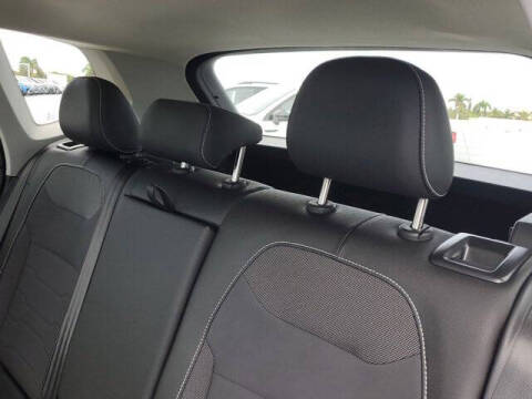 2025 Volkswagen Taos SE