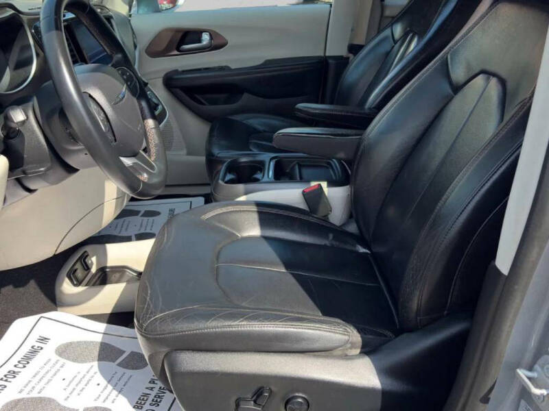 2017 Chrysler Pacifica Touring-L