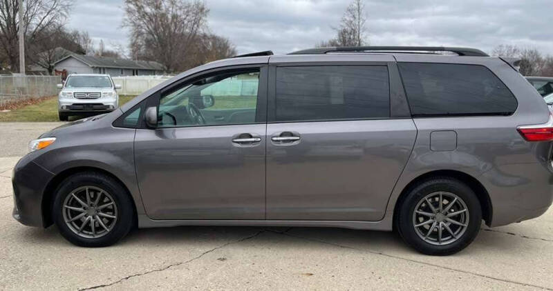 2019 Toyota Sienna XLE 8-Passenger