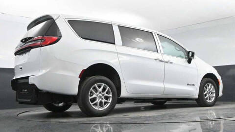 2024 Chrysler Pacifica Touring