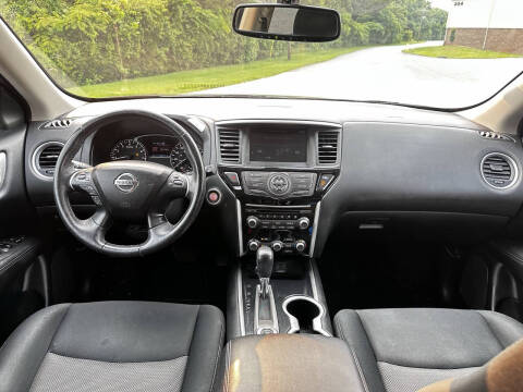 2018 Nissan Pathfinder SV