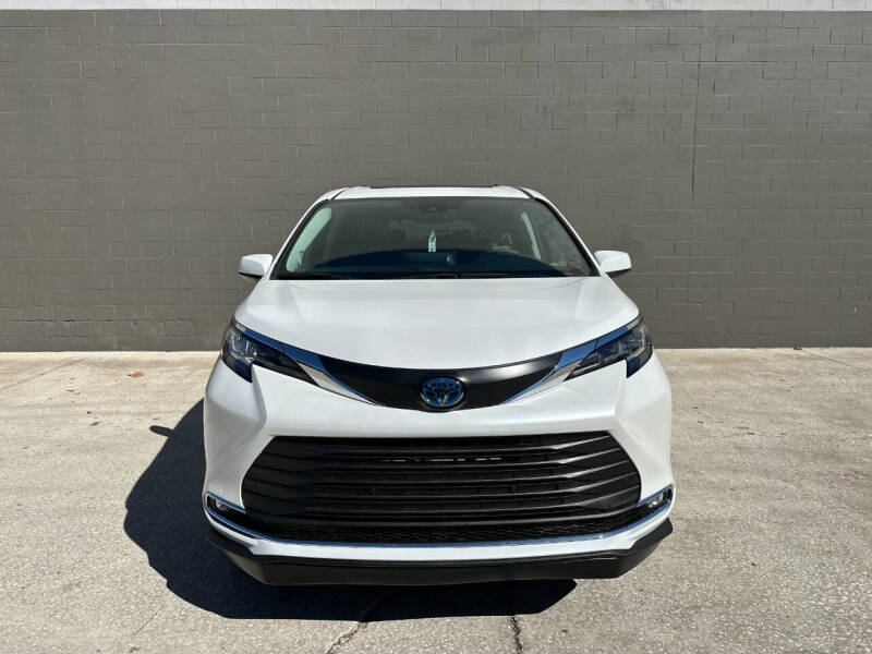 2023 Toyota Sienna XLE 8-Passenger