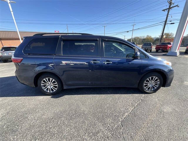 2020 Toyota Sienna XLE Premium 8-Passenger