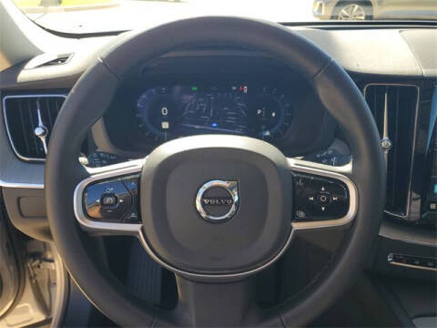 2025 Volvo XC60 B5 Plus Dark Theme