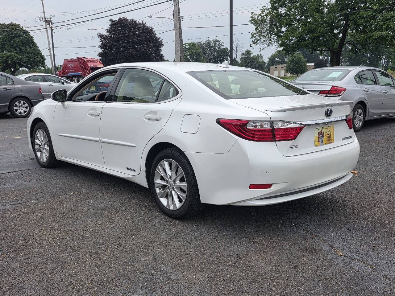 View vehicle photo 5
