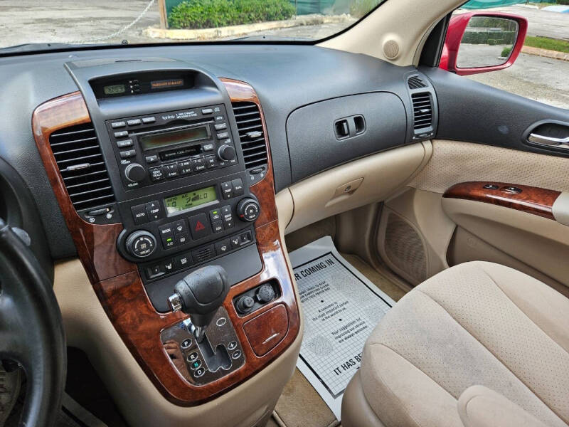 2007 Hyundai Entourage GLS