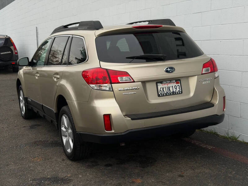 2010 Subaru Outback 2.5i Premium