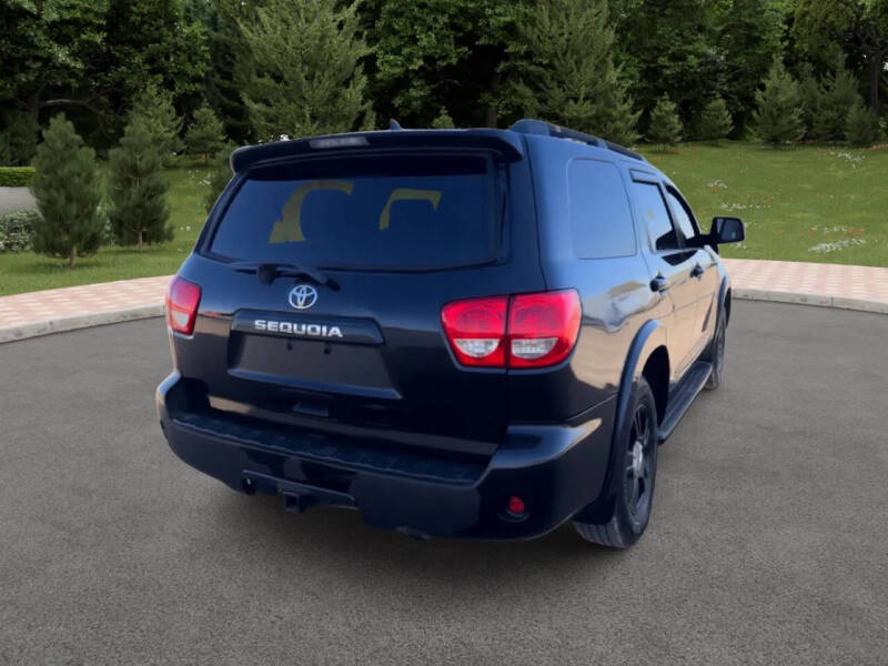 2013 Toyota Sequoia SR5