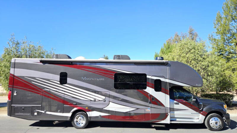 2021 Thor Motor Coach Magnitude