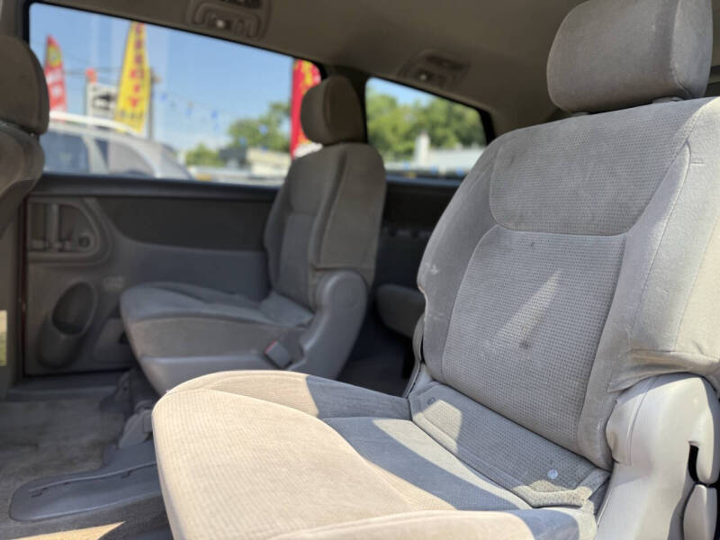 2005 Toyota Sienna LE 7 Passenger