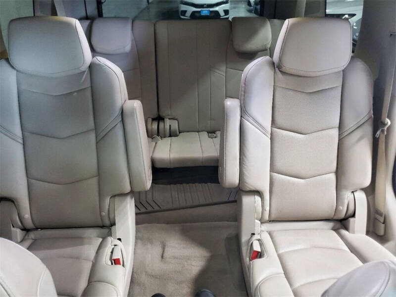 2018 Cadillac Escalade Luxury