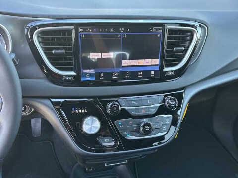 2026 Chrysler Voyager LX